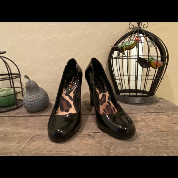 Jessica Simpson shiny black pumps - Picture 9 of 11